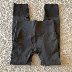Like New Lululemon Athletica Seamless High Waist Leggings - 6